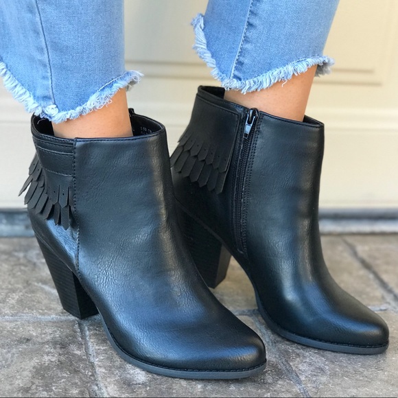 NIB Boho Chic Pointy Toe Fringe Quilt Ankle Bootie - Picture 3 of 8